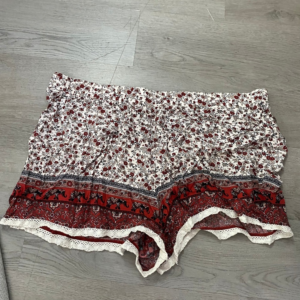 Forever 21 Elephant Floral Shorts Women 2X Red Boho Lace Trim